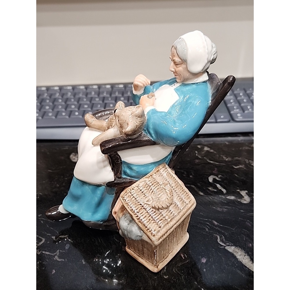 ROYAL DOULTON ENGLAND LADY FIGURINE NANNY HN 2221 COPR.‎ 1957 - Picture 2 of 7